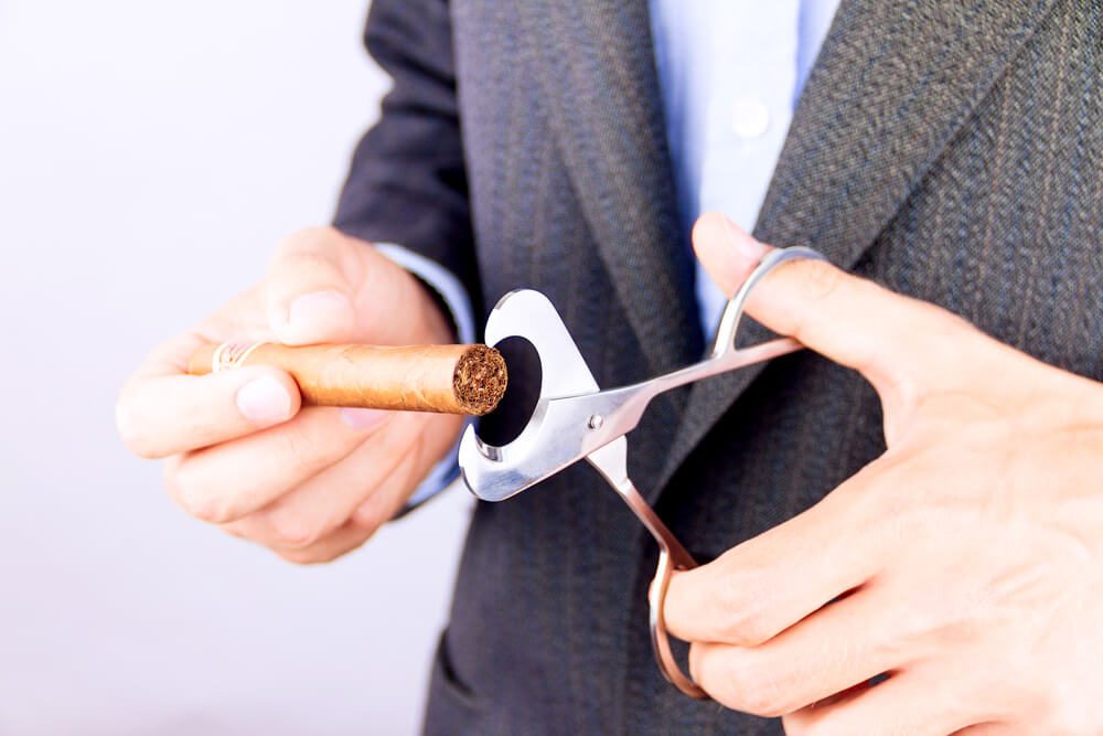 Cut a Cigar Without a Cutter