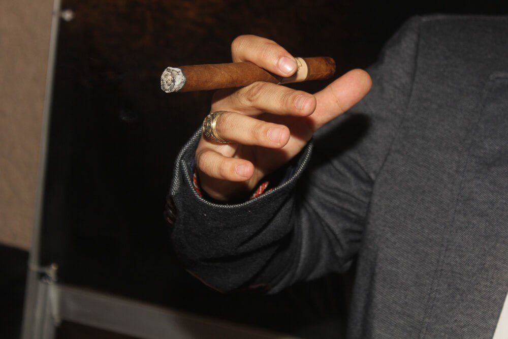 How to Hold a Cigar