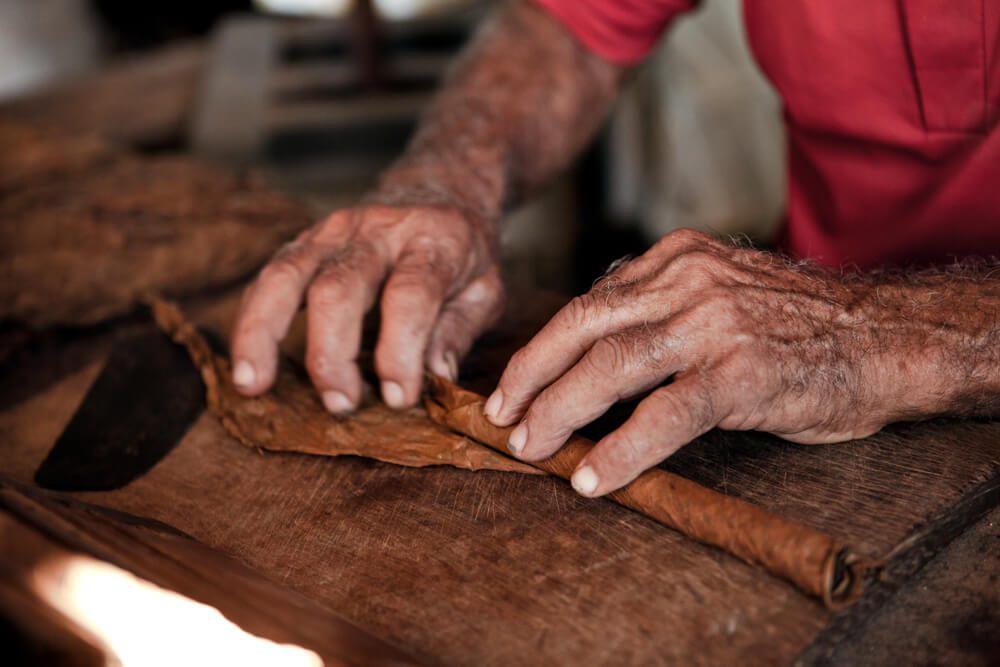 How to Roll a Cigar